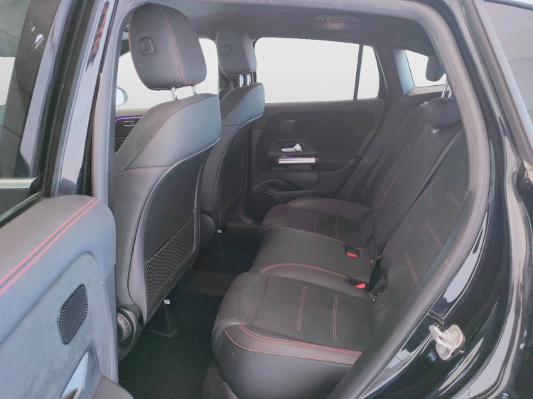 14 - Mercedes-Benz GLA 200 d AMG Line Premium auto