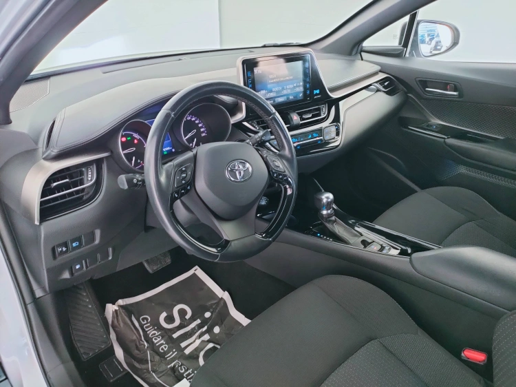 13 - Toyota C-HR C-HR 1.8h Trend 2wd e-cvt