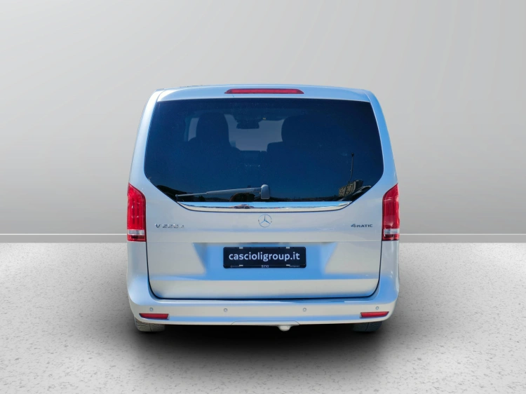 4 - Mercedes-Benz Classe V Long 220 d Executive 4matic auto