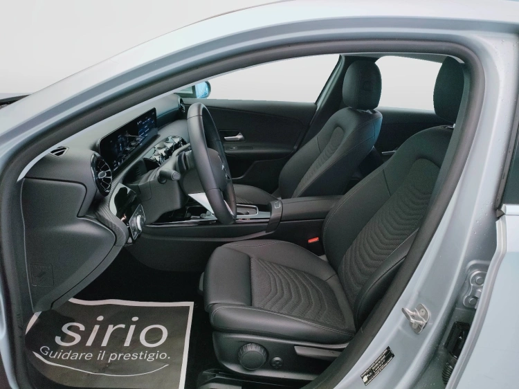 12 - Mercedes-Benz Classe A 180 d Advanced auto