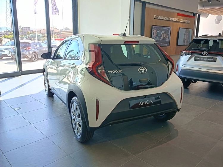 5 - Toyota Aygo X AYGO X 10B MT ACTIVE MY24