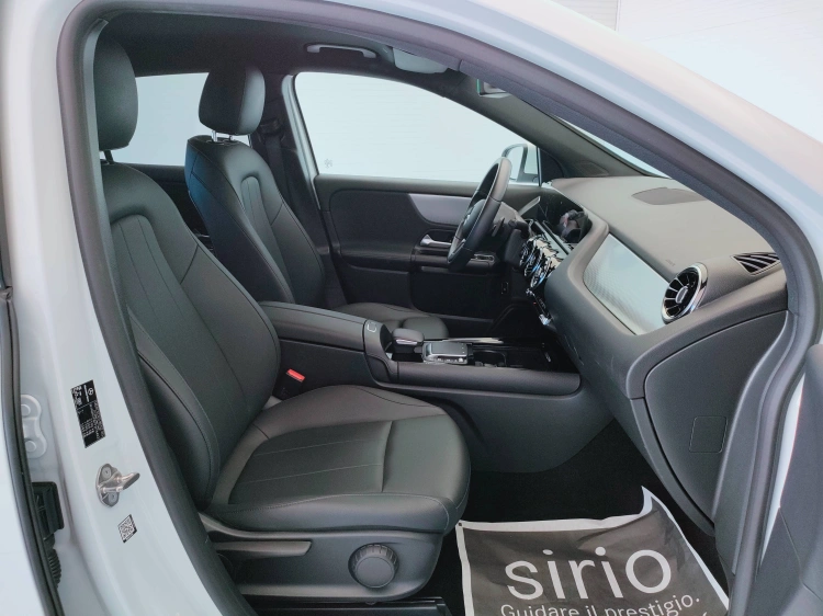 16 - Mercedes-Benz GLA 220 d Sport 4matic auto