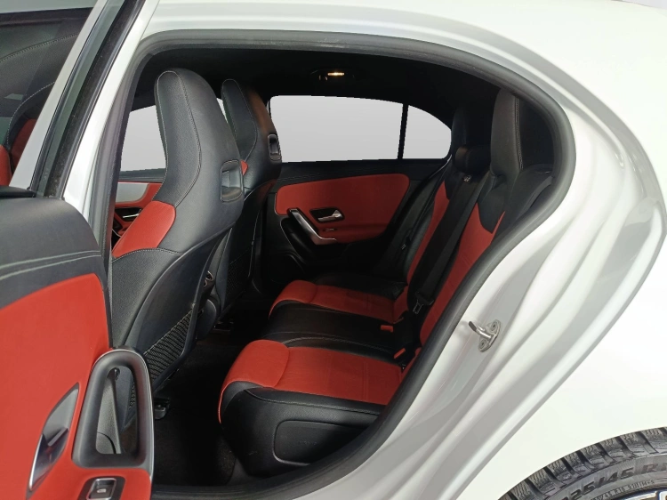 9 - Mercedes-Benz Classe A 180 d Premium auto