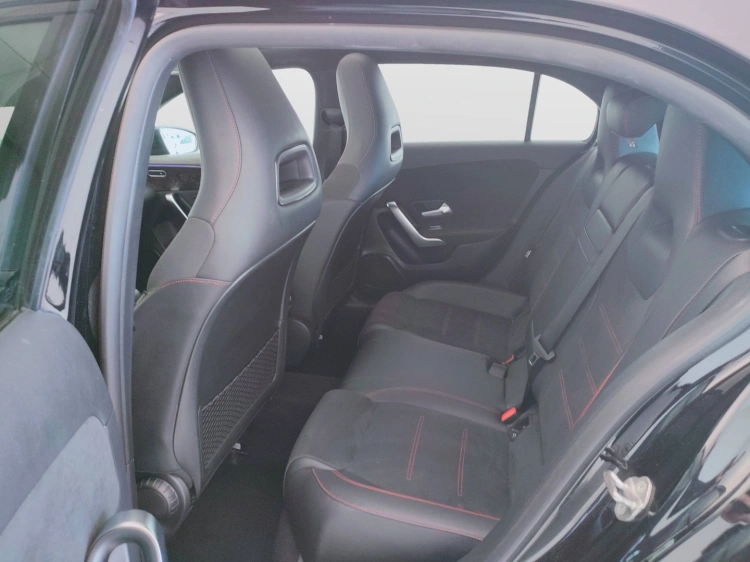 14 - Mercedes-Benz Classe A 180 d Premium auto