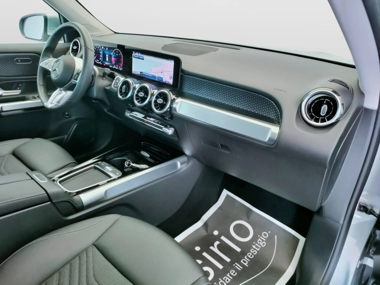 12 - Mercedes-Benz GLB 180 d Progressive Advanced auto