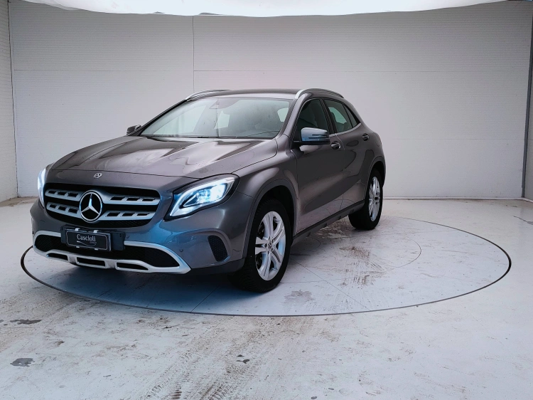 1 - Mercedes-Benz GLA 180 d Sport auto