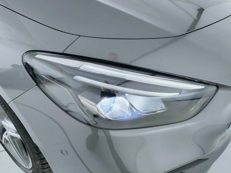 10 - Mercedes-Benz Classe B 180 Premium auto