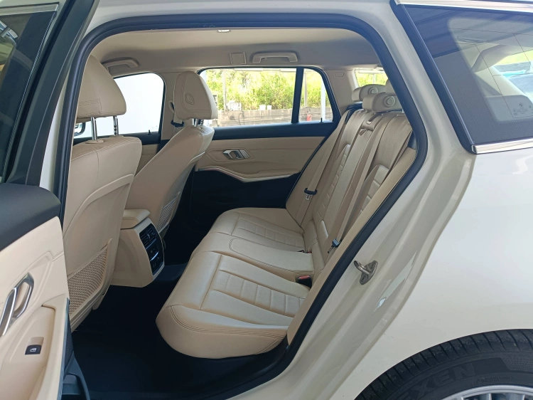 9 - BMW Serie 3 320d Touring Luxury auto