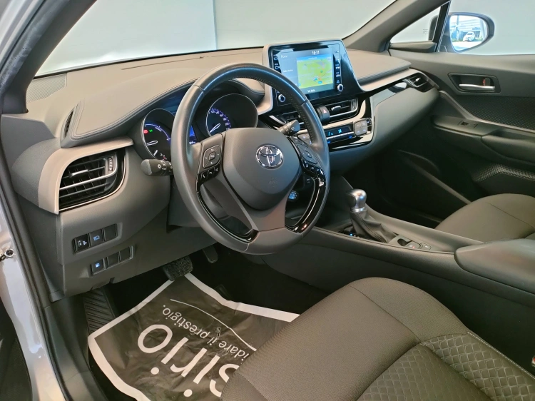 15 - Toyota C-HR C-HR 1.8h Business e-cvt