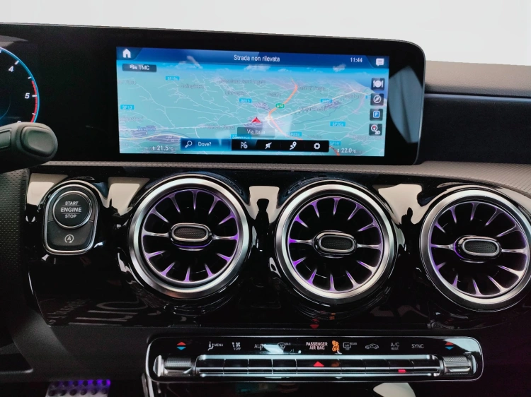 17 - Mercedes-Benz Classe A 180 d Premium auto