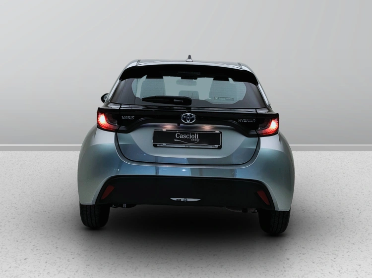 4 - Toyota Yaris Yaris 1.5h Active