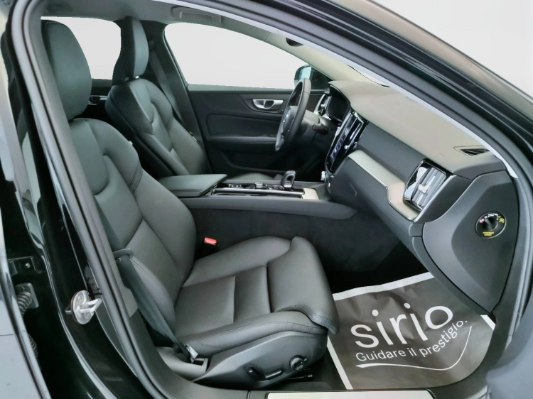 12 - Volvo V60 V60 2.0 b4 Plus Dark auto