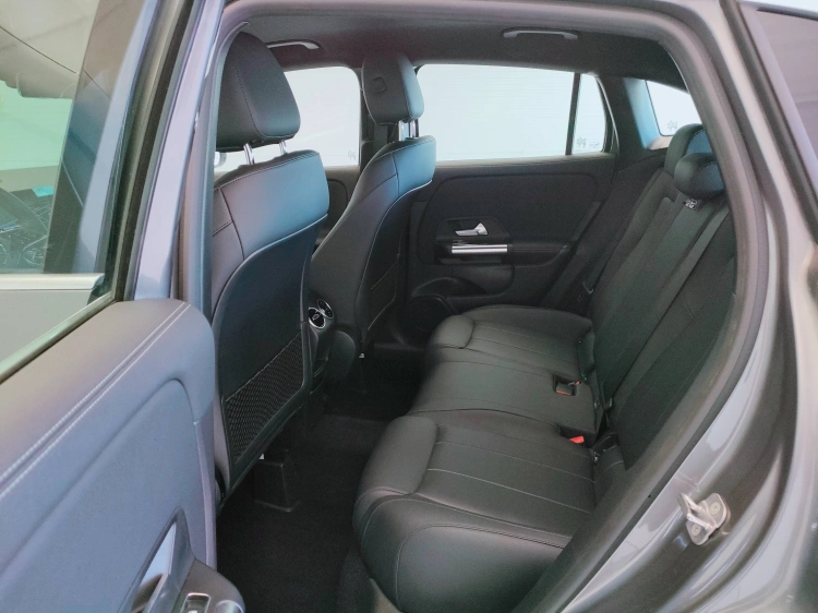 14 - Mercedes-Benz GLA 180 d Progressive Advanced Plus auto