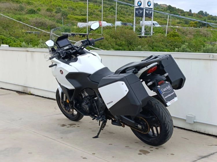 4 - Honda NT NT 1100 Abs my22
