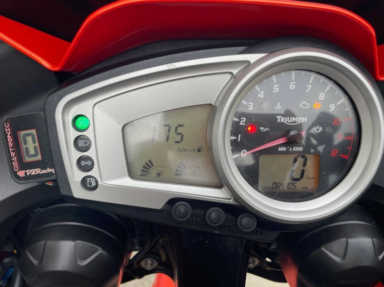 6 - Triumph Tiger Tiger 1050