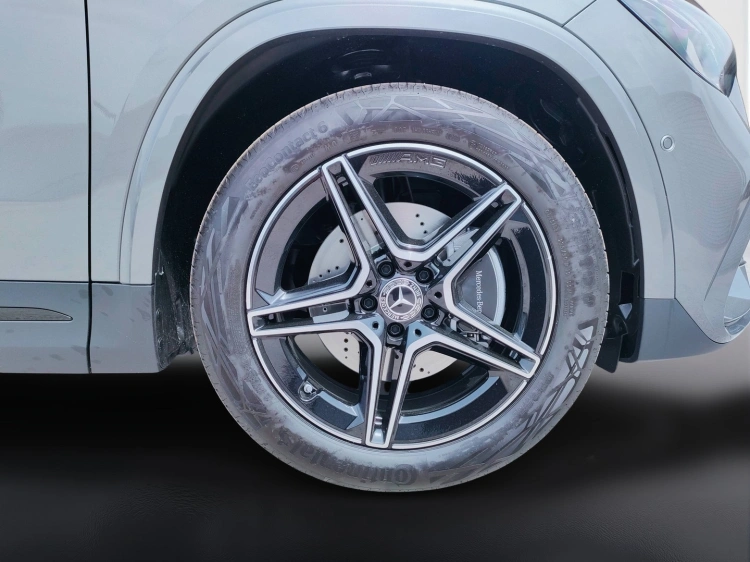 6 - Mercedes-Benz GLA 180 Automatic