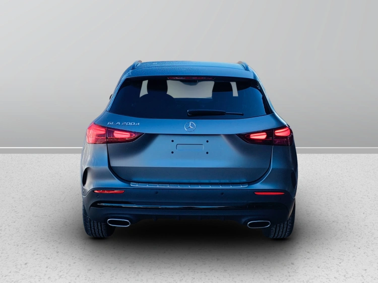 4 - Mercedes-Benz GLA 200 d automatic