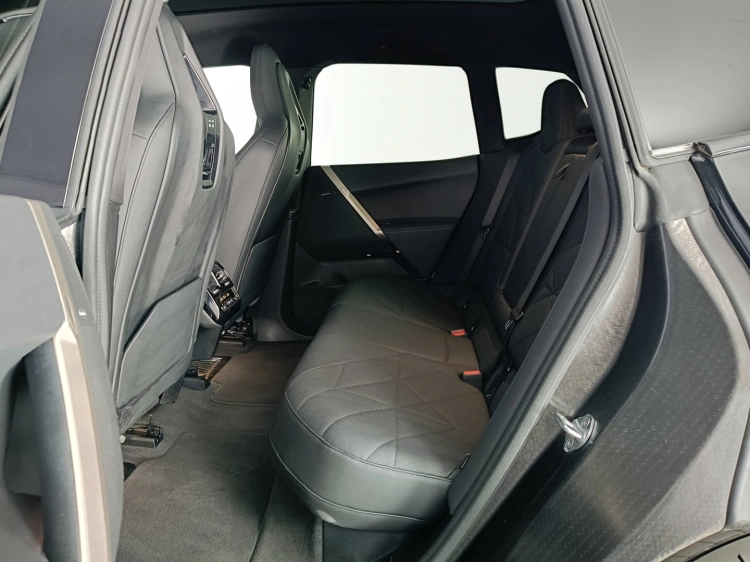 10 - BMW iX iX xdrive40