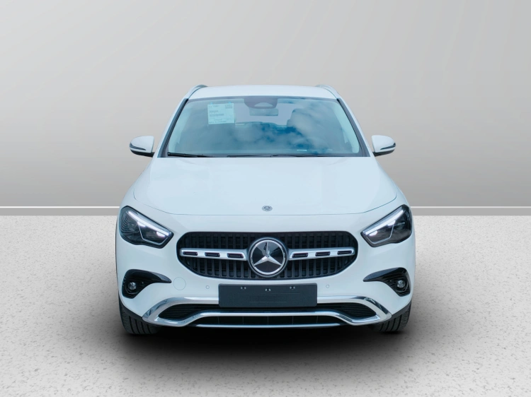 2 - Mercedes-Benz GLA 200 d automatic
