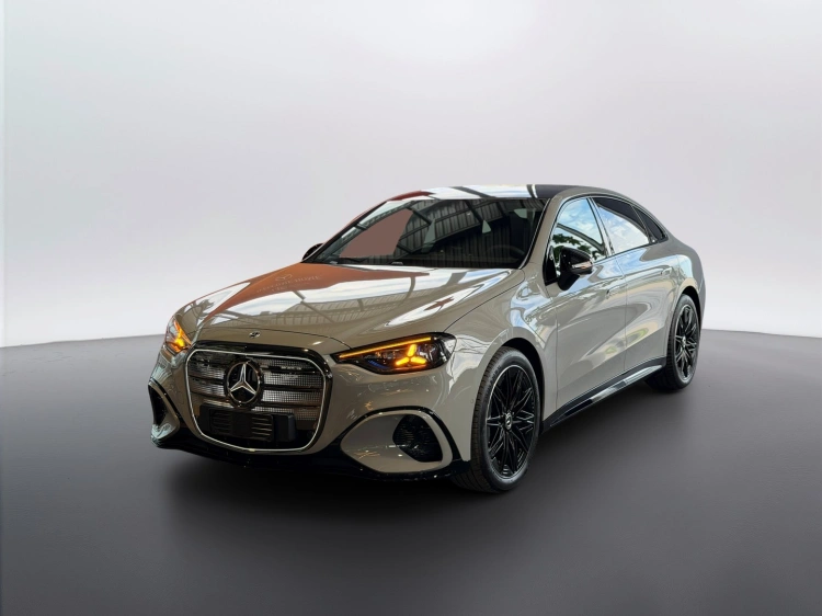 4 - Mercedes-Benz Classe C 400 4MATIC con tecnologia EQ