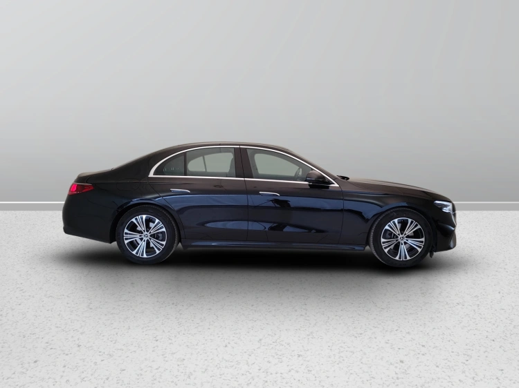 8 - Mercedes-Benz Classe E 220 d 4MATIC