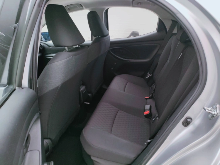 10 - Toyota Yaris Yaris 1.5h Active