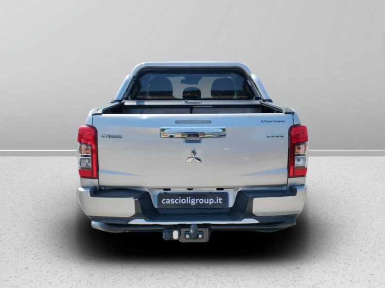 4 - Mitsubishi L200 L200 d.cab 2.3d Intense 4wd 150cv auto
