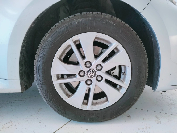 9 - Toyota Yaris Yaris 1.5h Active