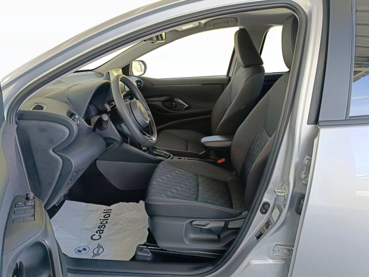 8 - Toyota Yaris Yaris 1.5h Trend