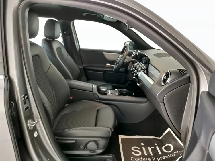 10 - Mercedes-Benz GLB 180 d Business Extra auto