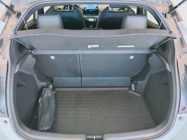 9 - Toyota Yaris Yaris 1.5h Style