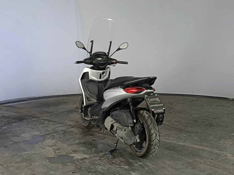 6 - Piaggio Beverly Beverly 400 hpe S abs-asr my21