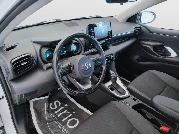 14 - Toyota Yaris Yaris 1.5h Trend