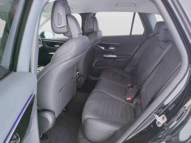 13 - Mercedes-Benz GLC 300 de 4MATIC