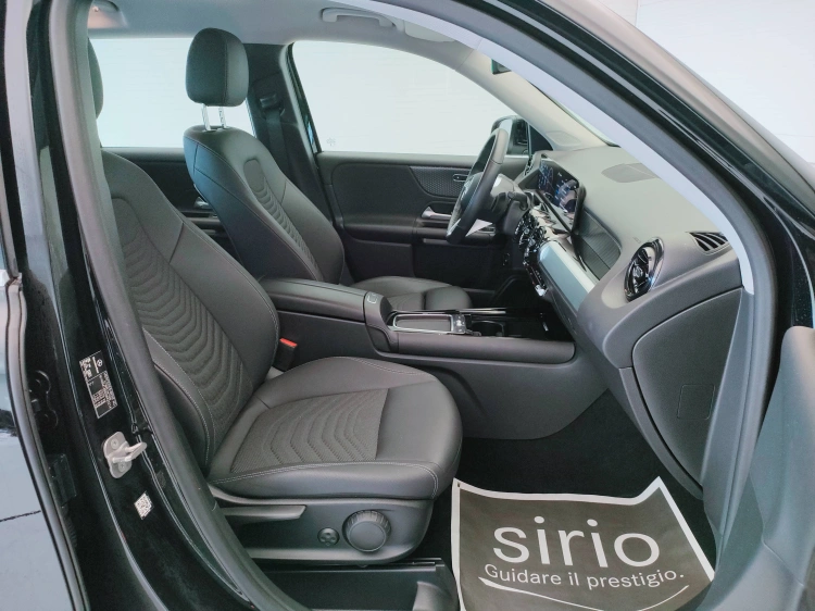 10 - Mercedes-Benz GLB 180 d Advanced auto