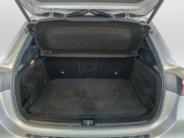 21 - Mercedes-Benz GLA 180 d Premium auto