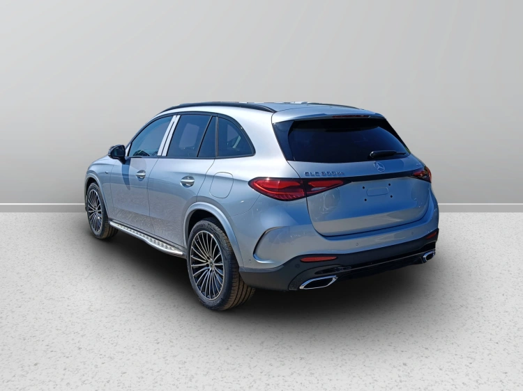 4 - Mercedes-Benz GLC 300 de 4MATIC