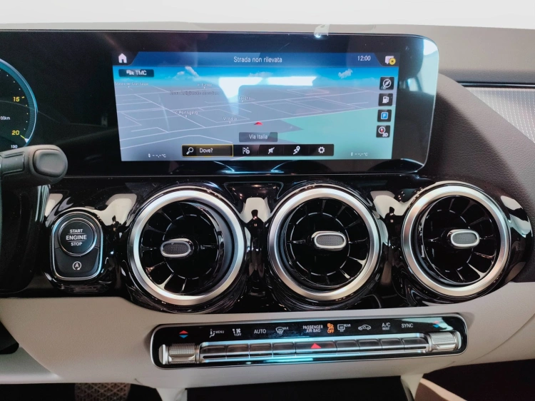 11 - Mercedes-Benz GLA 180 d Sport Plus auto