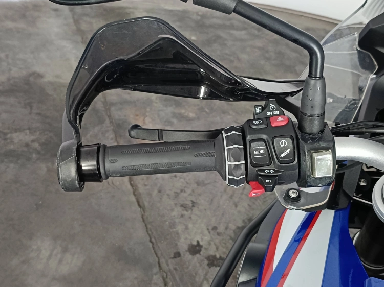 7 - BMW Motorrad GS F 850 GS