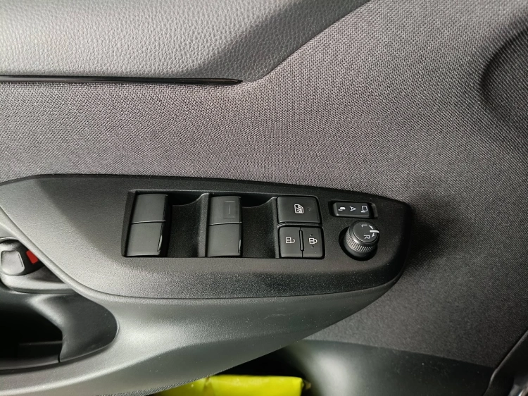 19 - Toyota Yaris YARIS 15H 130HP GRS MY25