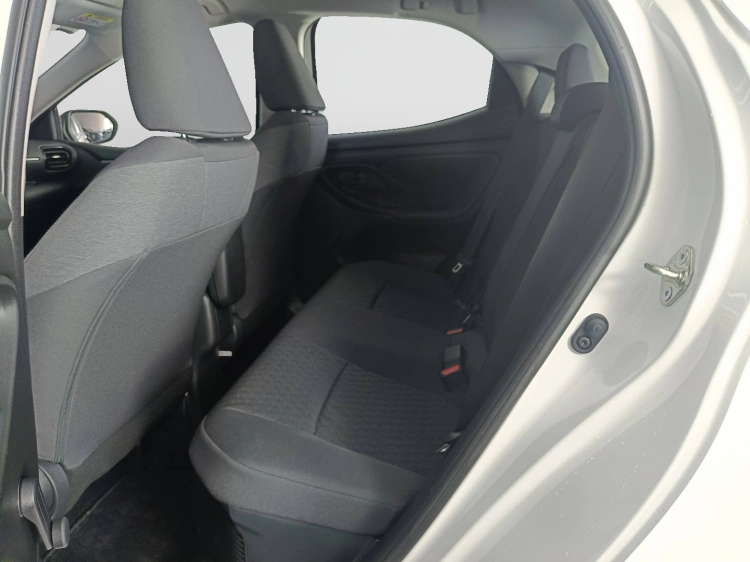 9 - Toyota Yaris TOYOTA Yaris 1.5 Hybrid 5 porte Active