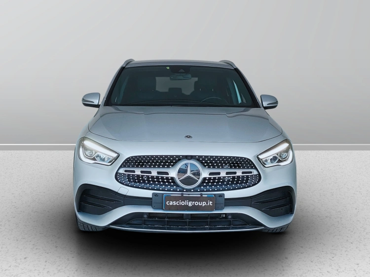 2 - Mercedes-Benz GLA 180 d Premium auto
