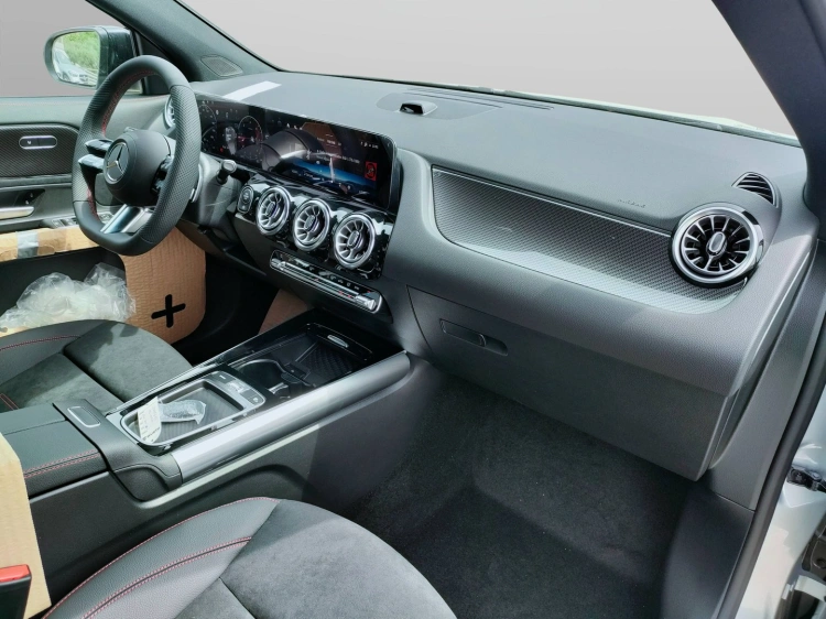 13 - Mercedes-Benz GLA 200 d automatic
