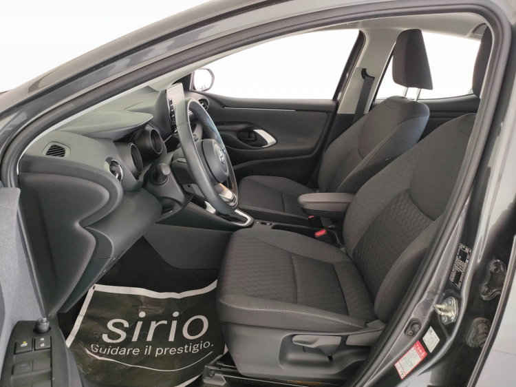 14 - Toyota Yaris Yaris 1.5h Trend