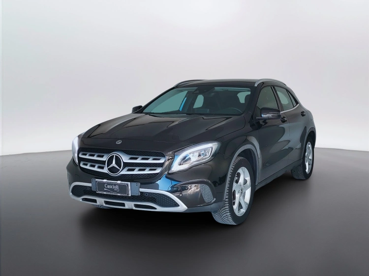 1 - Mercedes-Benz GLA 200 d Sport auto