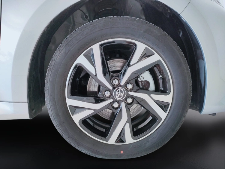 9 - Toyota Yaris Yaris 1.5h Trend