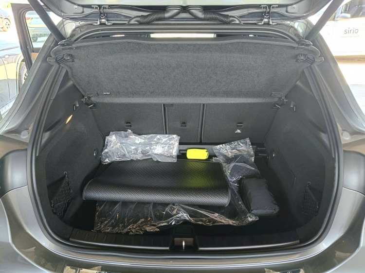 13 - Mercedes-Benz GLA 200 d automatic
