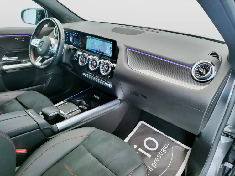 14 - Mercedes-Benz GLA 200 d Premium auto