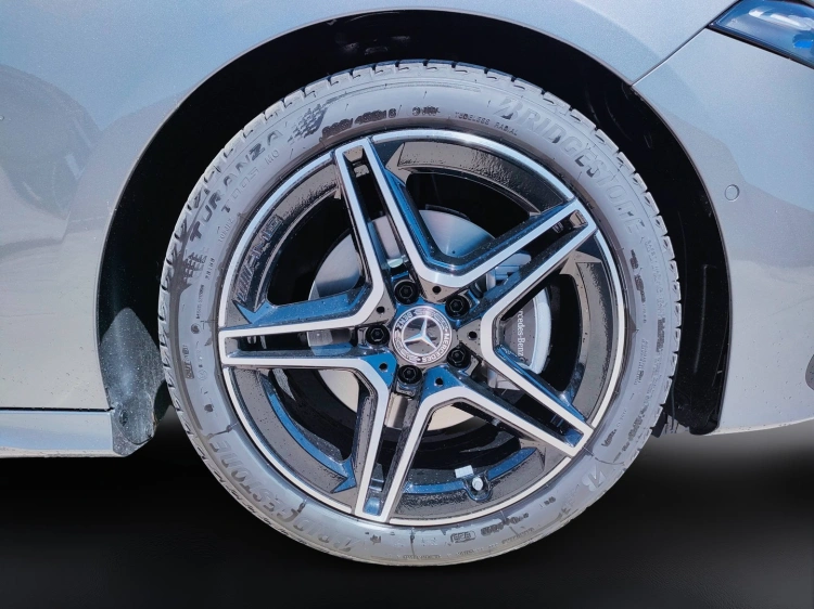 7 - Mercedes-Benz Classe A 180 d Automatic