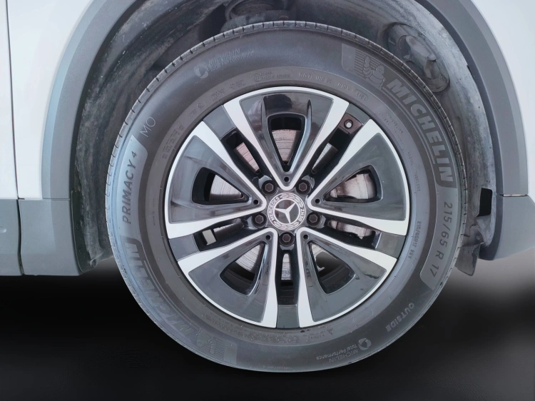 11 - Mercedes-Benz GLA 180 d Advanced auto